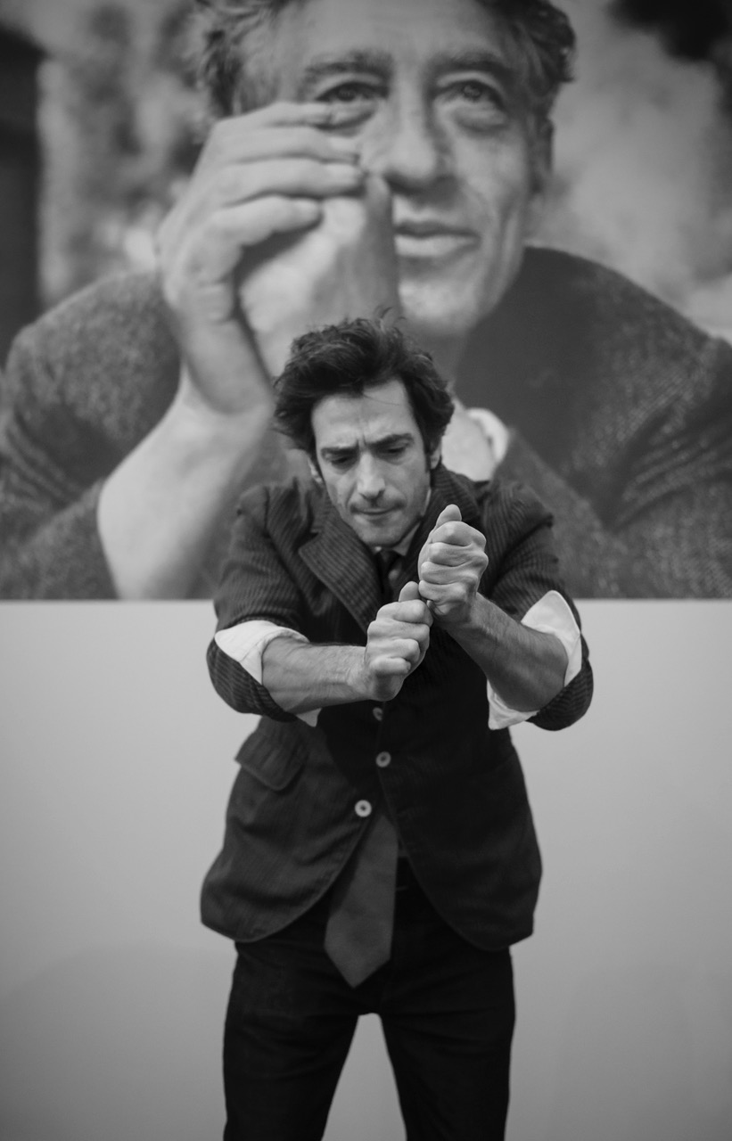 médiateur d'exposition en langue de signes Martin Cros (crédit Marie Hyvernaud)